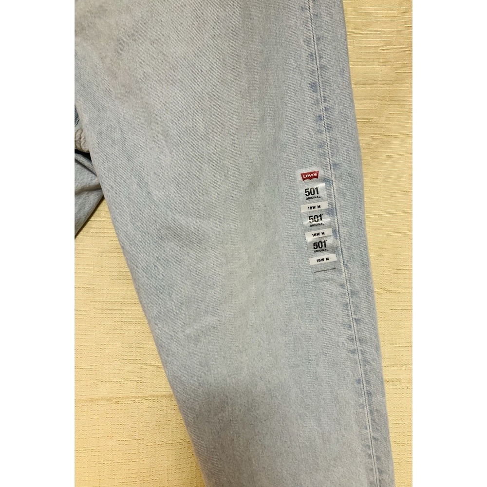 Levi's 501 Button Fly NWOT Women's Jeans Size 18W Medium Light Wash - Picture 3 of 8